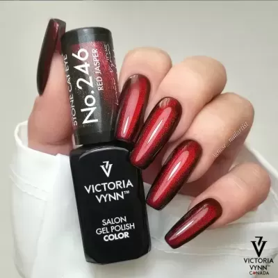 Esmalte gel Victoria Vynn No. 246 Red Jasper em unhas longas vermelhas brilhantes
