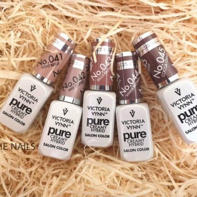 Cinco frascos de verniz gel Victoria Vynn Pure Salon Color sobre palha seca