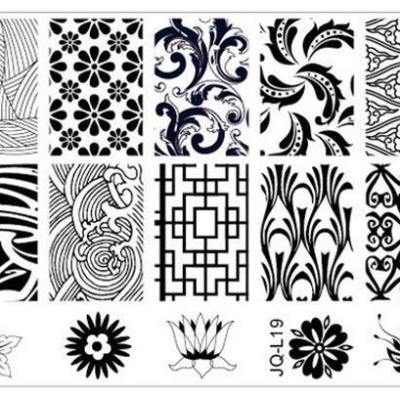 Conjunto de padrões em preto e branco com flores, listras e arabescos