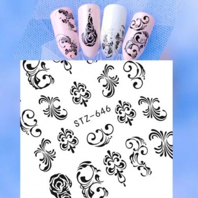 Unhas artificiais decoradas com padrões em preto e folha adesiva com desenhos florais e código STZ-646