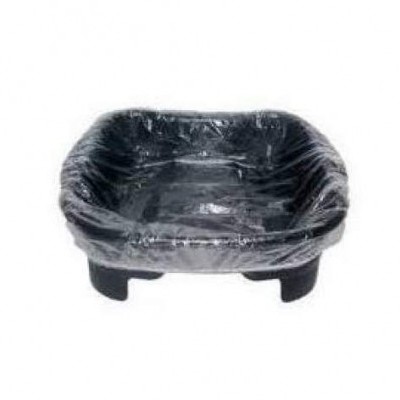 Banheira pequena de plástico preto com película transparente