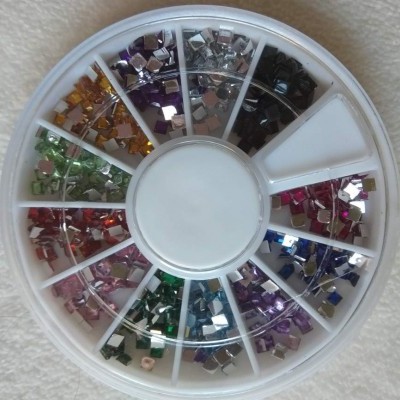 Estojo redondo com compartimentos de pedrinhas decorativas coloridas