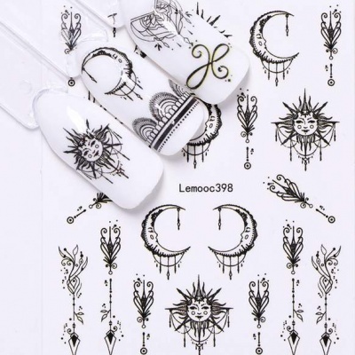 Unhas postiças brancas com desenhos pretos de lua, sol e padrões florais e geométricos