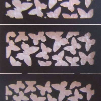 Conjuntos de formas de borboletas em madrepérola sobre fundo preto