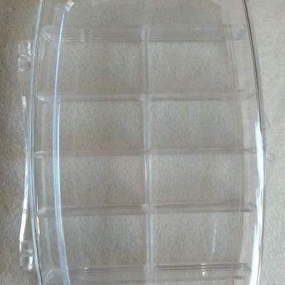 Caixa plástica transparente com dez compartimentos