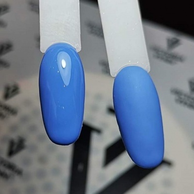 Amostras de verniz azul com acabamentos brilhante e mate