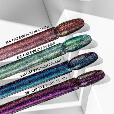 Quatro amostras de verniz de unhas shimmer em cores metalizadas com nomes e números de tons.