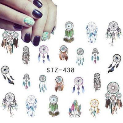 Ilustrações coloridas de apanhadores de sonhos com unhas decoradas e código STZ-438