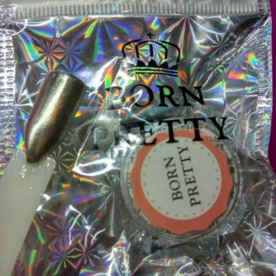 Embalagem holográfica com pote de cosmético BORN PRETTY e unha postiça dourada