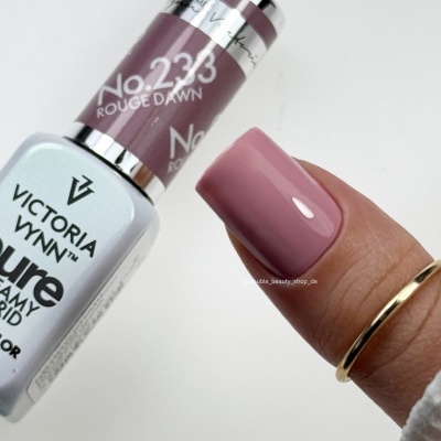 Esmalte de unhas rosa acinzentado Victoria Vynn No. 233 e unha pintada