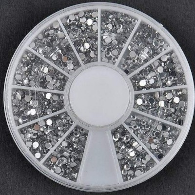 Roda branca com pequenos cristais prateados em compartimentos separados