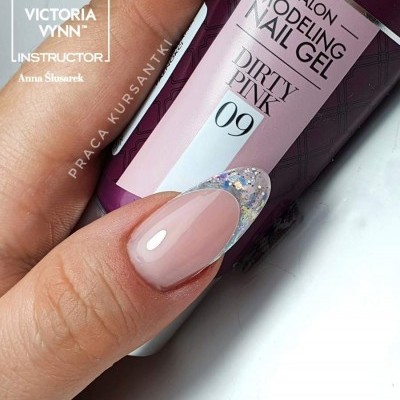 Pote de gel para unhas cor rosa sujo com unha decorada com glitter