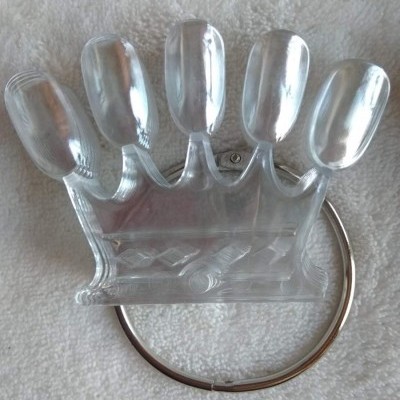 Expositor plástico transparente de unhas em forma de coroa com anel metálico prateado