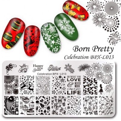 Placa de estampar unhas com motivos de festa e unhas decoradas natalícias coloridas