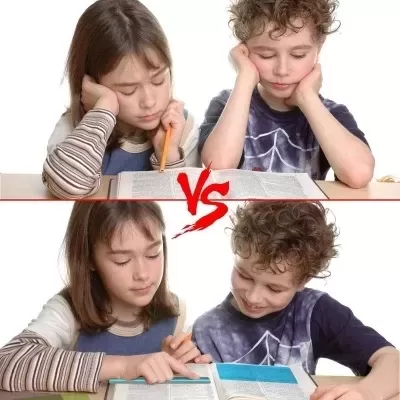 Duas crianças lendo livros em duas situações diferentes, camisetas azuis e fundo branco