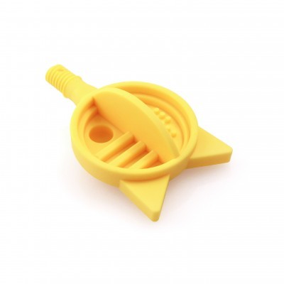 Utensílio amarelo de plástico para cozinha com divisórias e alça.