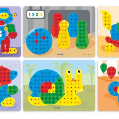 Seis placas coloridas para montagem de personagens com peças plásticas encaixáveis em várias cores