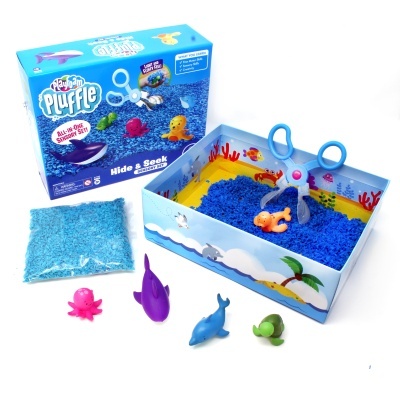 Jogo infantil Play-Doh Pluffle com areia azul, figuras de animais marinhos e caixa ilustrada