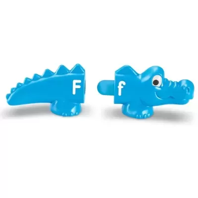 Dois brinquedos de crocodilo azuis com letras 'F' e 'f'