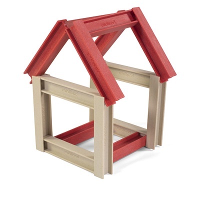 Estrutura plástica de casa com colunas bege e telhado vermelho com texto 'ninoLand'.