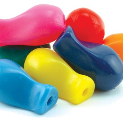 Peças de plástico coloridas com diversas formas arredondadas