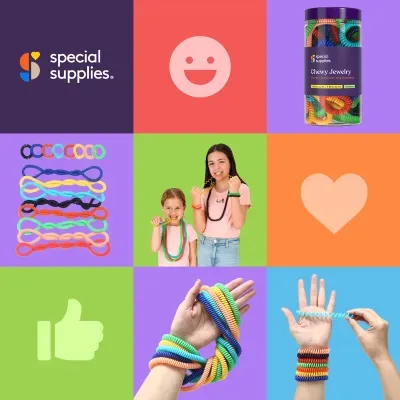 Braceletes e colares sensoriais coloridos Chewy Jewelry da Special Supplies com crianças a usá-los e detalhes das joias em silicone em espiral.