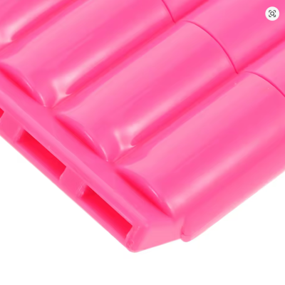 Objeto plástico rosa com relevo arredondado