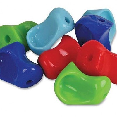 Peças coloridas de cerâmica ou plástico com forma arredondada e furos para montagem.