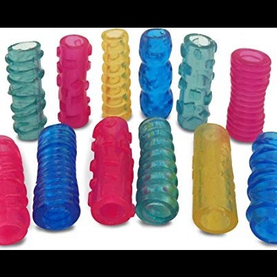 Dez objetos cilíndricos translúcidos coloridos com texturas variadas