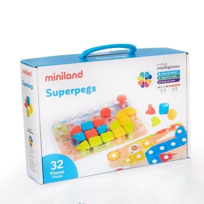 Caixa do produto Miniland Superpegs com base transparente e peças coloridas para encaixar.
