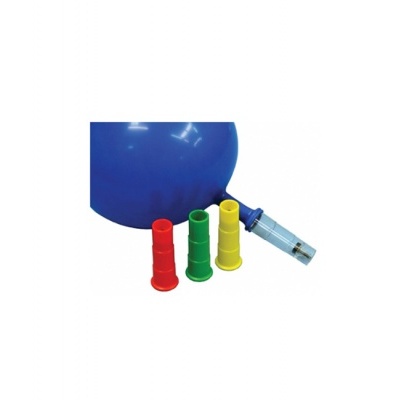 Bola azul com cones coloridos vermelho, verde e amarelo e acessório plástico azul transparente