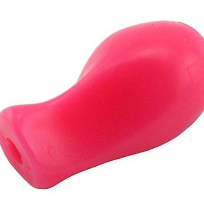 Peça plástica vermelha com orifício numa extremidade