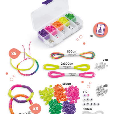 Materiais para fazer pulseiras organizados com caixa, contas coloridas e letras.