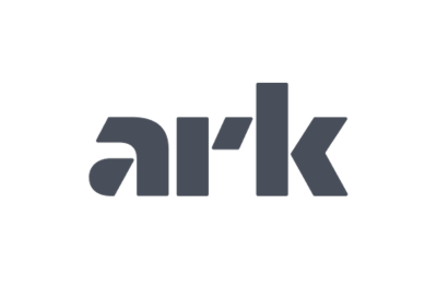 Logótipo da marca 'ark' em cinza escuro sobre fundo branco