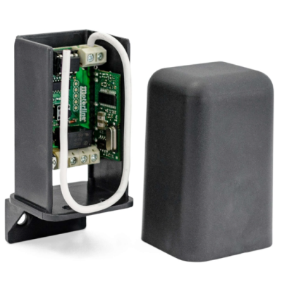 Dispositivo eletrônico com caixa preta e tampa destacada