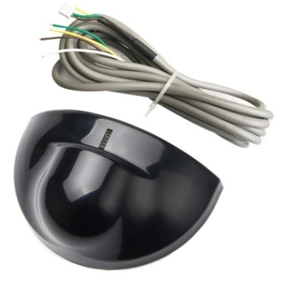 sensor ou dispositivo eletrónico negro semicircular com cabo cinzento e fios expostos