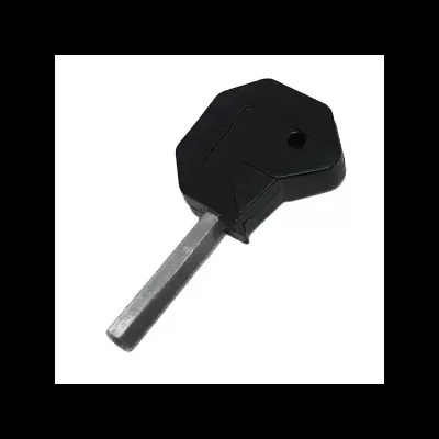 Chave metálica com cabeça plástica preta em fundo branco