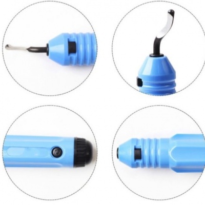 ferramenta azul com pontas metálicas pequenas e botões pretos em quatro ângulos