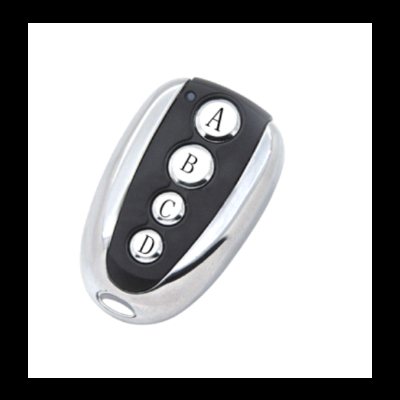 Comando remoto de porta prateado com botões A, B, C, D