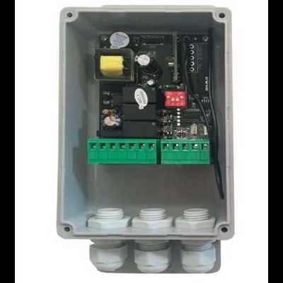 Caixa cinza com placa eletrónica, componentes e terminais de conexão