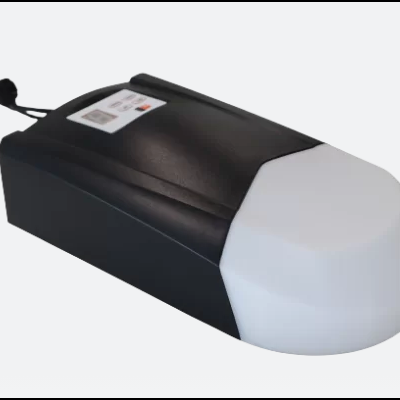 Dispositivo elétrico preto e branco com etiqueta e cabo