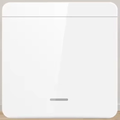 Balança digital branca em superfície de madeira