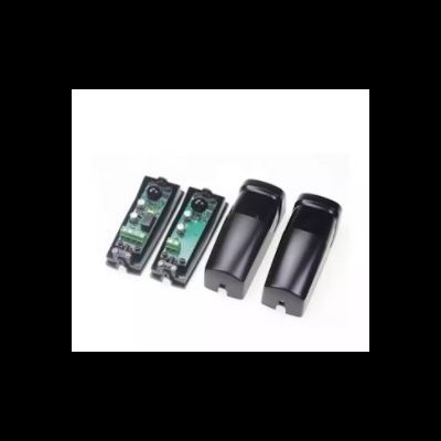 Dois sensores eletrónicos e duas capas pretas lisas para proteção