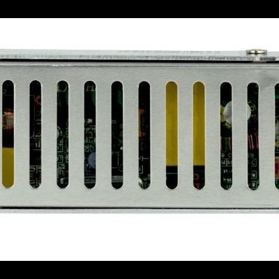 Fonte de alimentação eletrónica metálica perfurada com placa de circuito