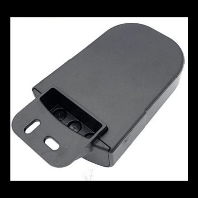 Caixa preta de plástico com tampa arredondada e aba com orifícios