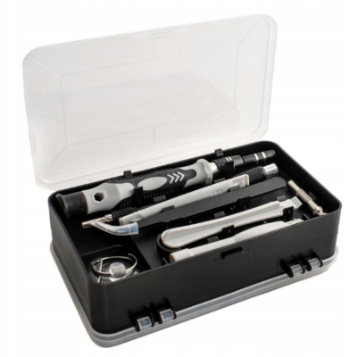 Conjunto de ferramentas com ferro de soldar e acessórios num estojo preto com tampa transparente