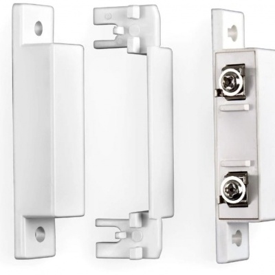 Três componentes plásticos brancos de fechadura com detalhes metálicos