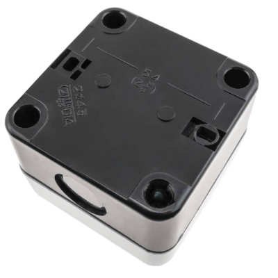 Caixa eletrónica preta e cinzenta com texto gravado