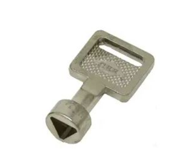 Chave metálica prateada com cabo quadrado e alavanca triangular