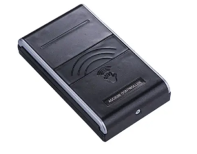 Leitor de cartão RFID preto com texto e símbolo de rádio frequência.